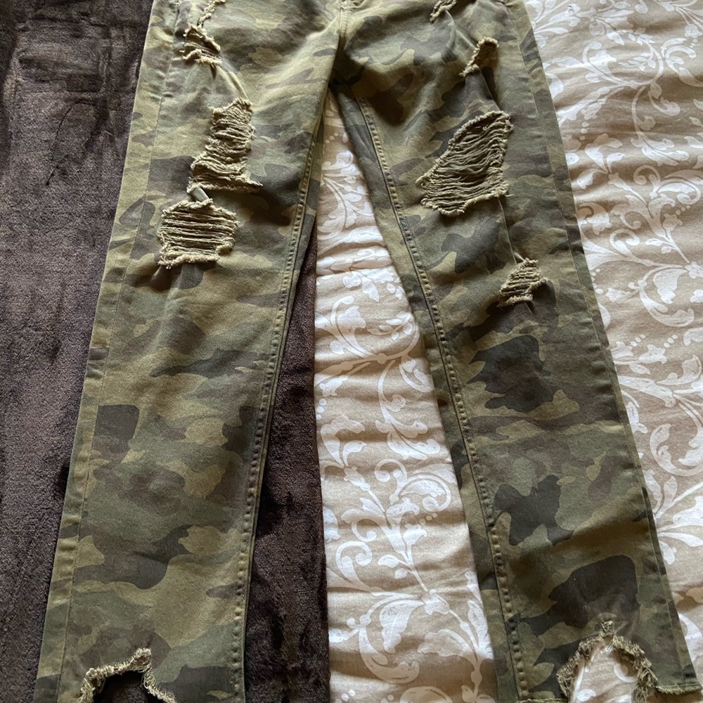 Green Camo Distressed Relaxed-fit Jeans, Size 2 (Zara Denim Collection) - Picture 8 of 10
